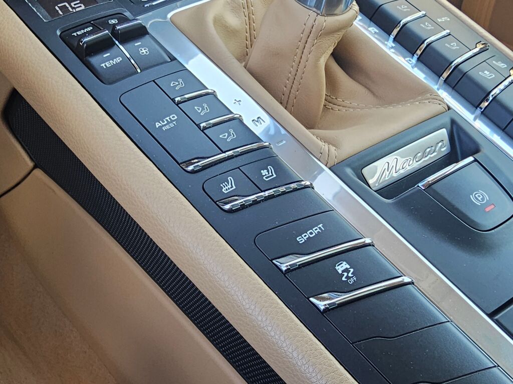 2015 Porsche Macan S photo 38