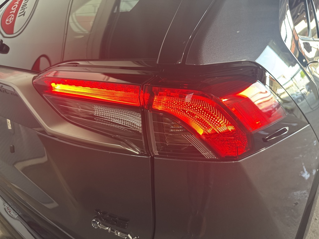 2025 Toyota RAV4 Hybrid XSE photo 14
