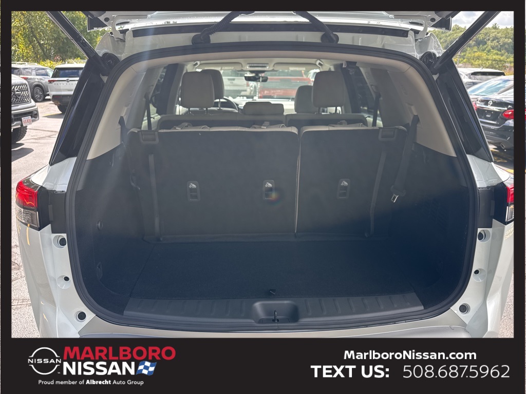 2025 Nissan Pathfinder SL photo 12