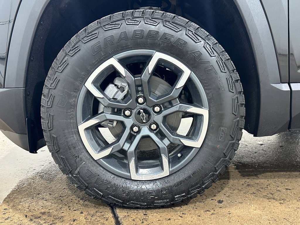 2026 Chevrolet Equinox ACTIV photo 2