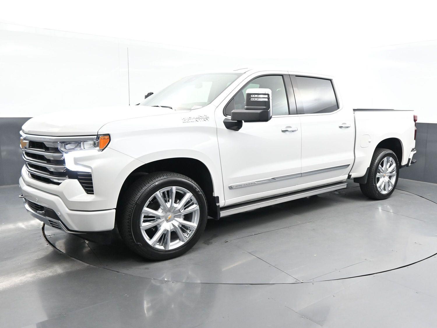 2024 Chevrolet Silverado 1500 High Country photo 3
