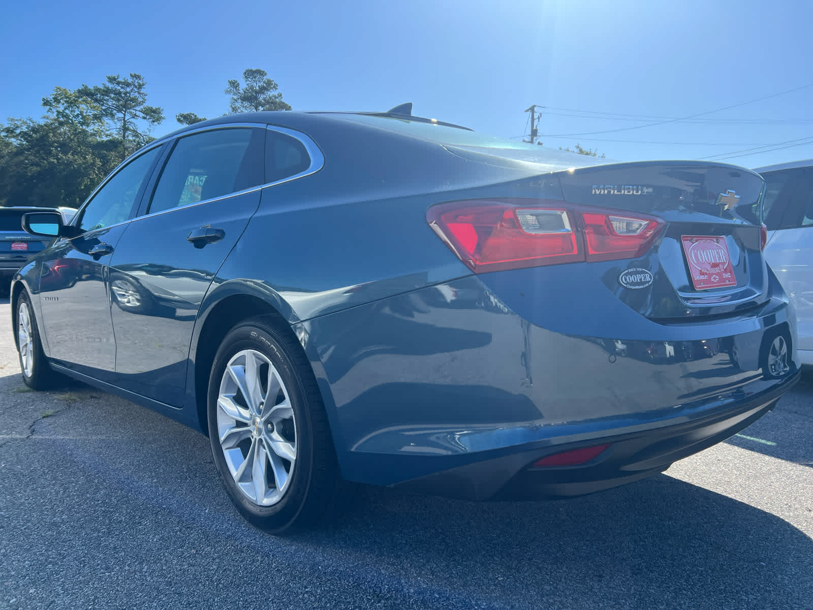 2025 Chevrolet Malibu 1LT photo 2