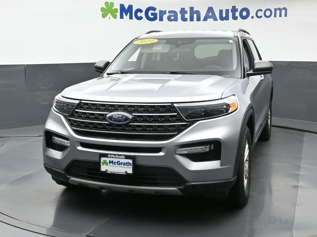 2023 Ford Explorer XLT photo 3