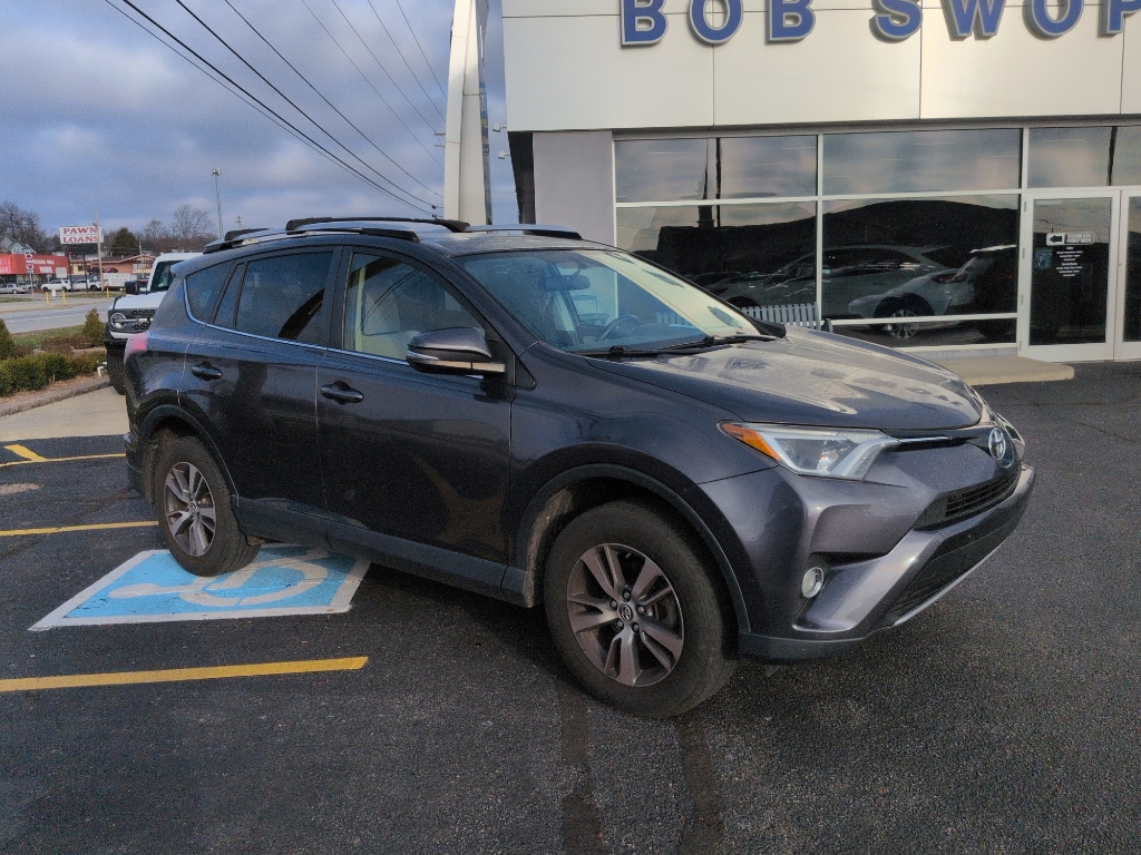 2016 Toyota RAV4 XLE photo 2