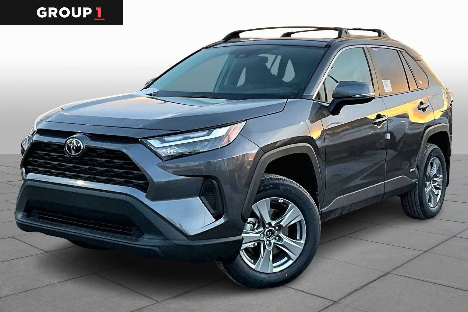 2025 Toyota RAV4 XLE's photo