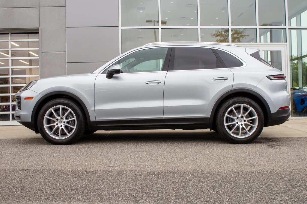 2024 Porsche Cayenne Base photo 7