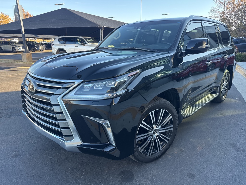 2019 Lexus LX 570's photo