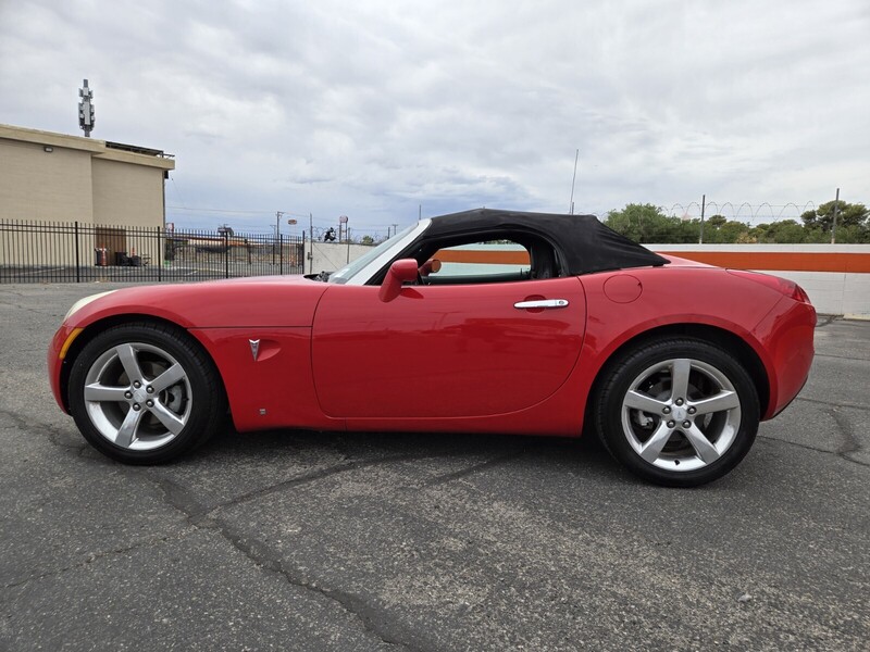 2007 Pontiac Solstice photo 2