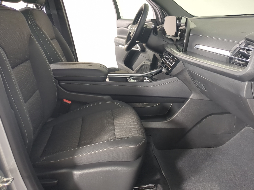 2025 Chevrolet Traverse photo 15