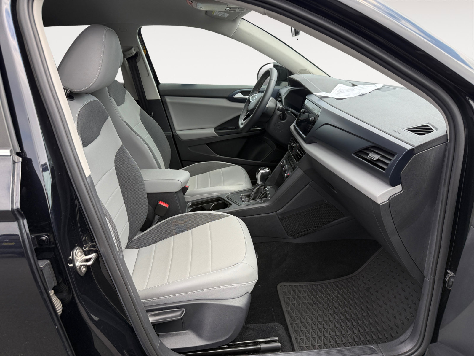 2022 Volkswagen Taos SE photo 18