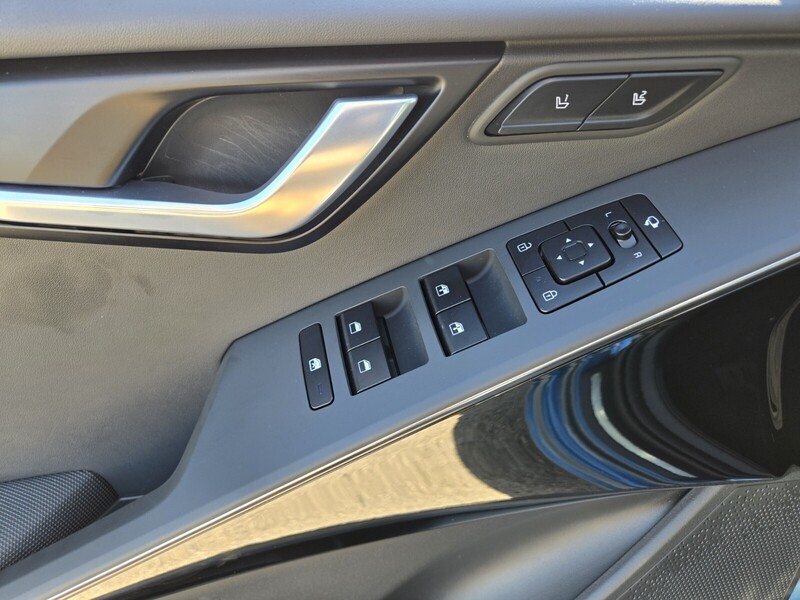 2024 Kia Niro SX Touring photo 17