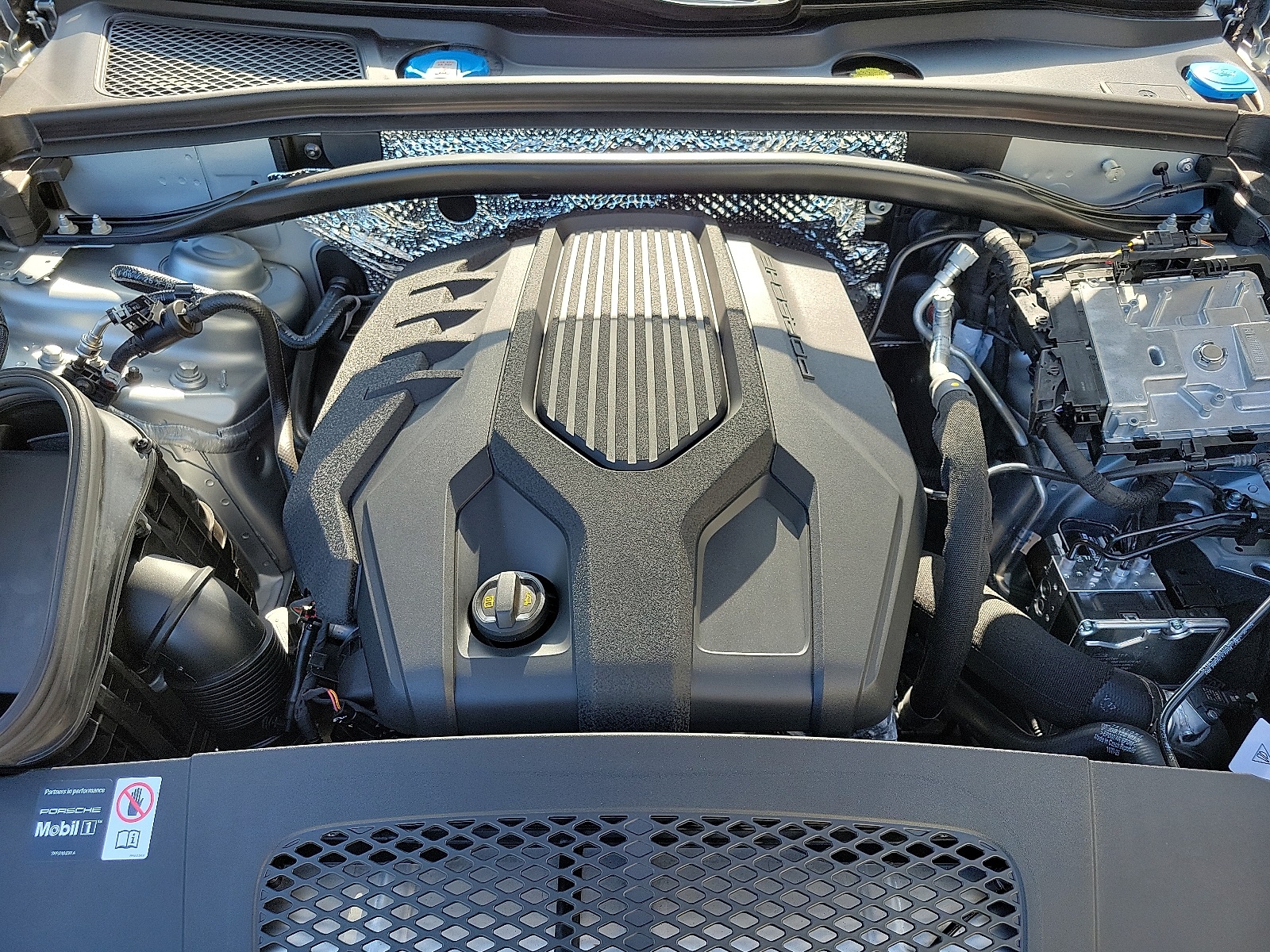 2025 Porsche Macan T photo 29