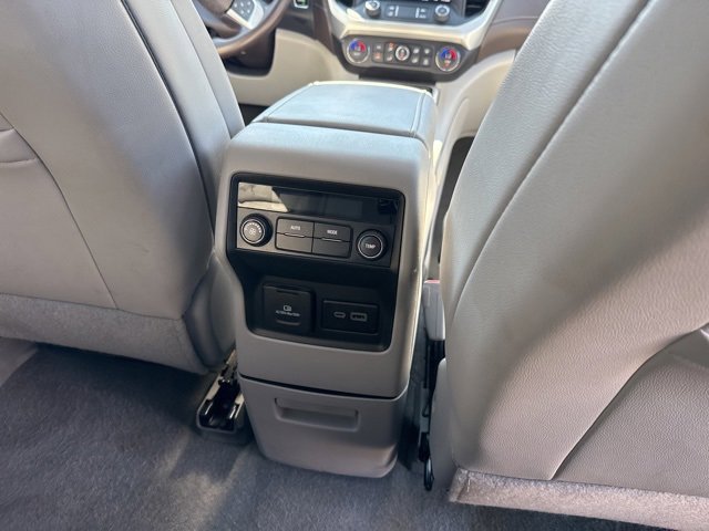 2023 Gmc Acadia SLT photo 13