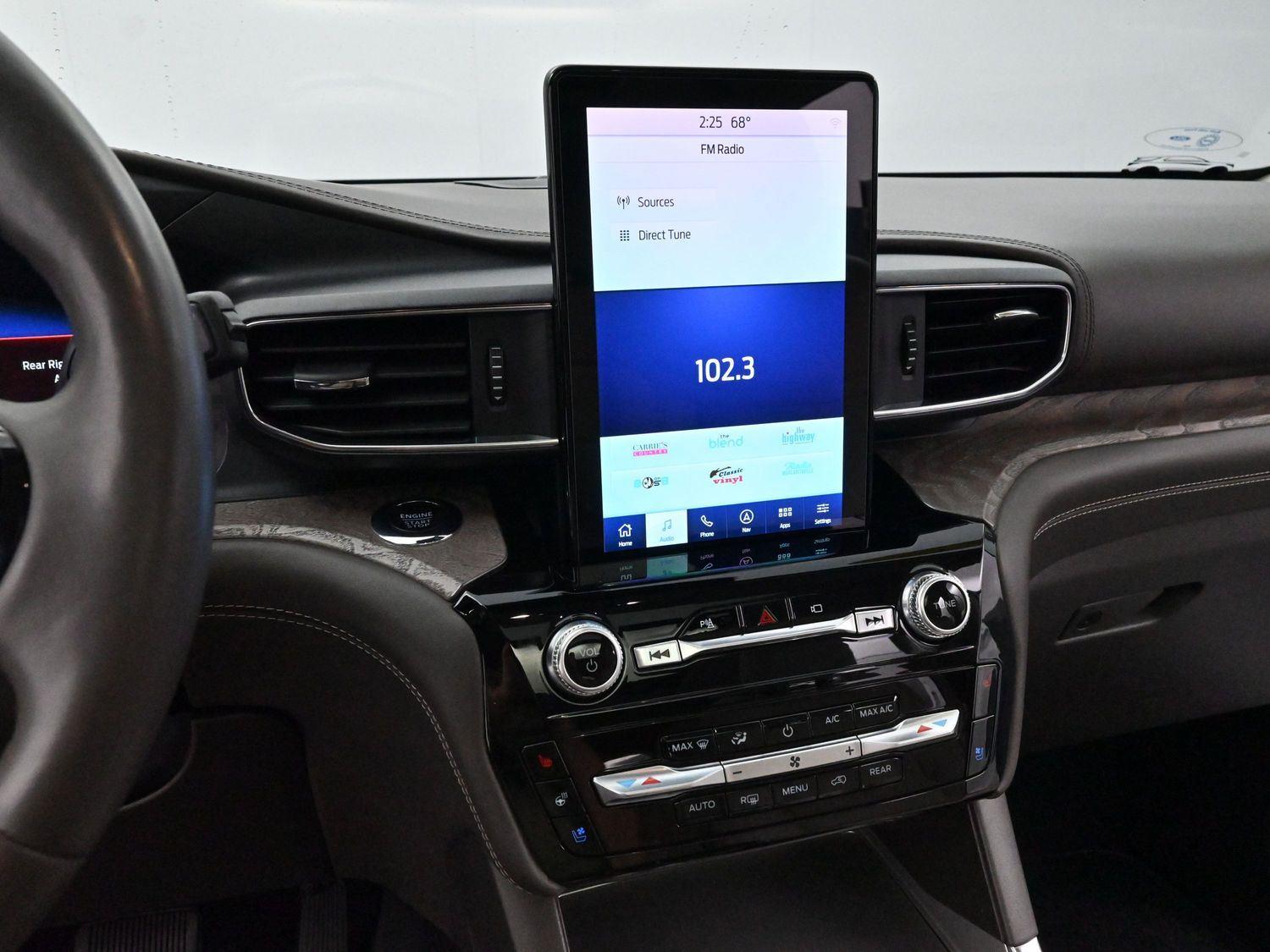 2022 Ford Explorer Platinum photo 19