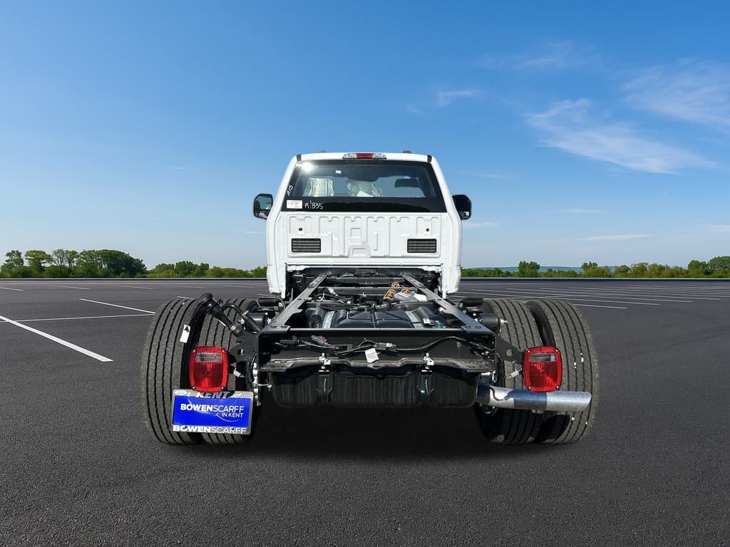 2025 Ford F-600 photo 4