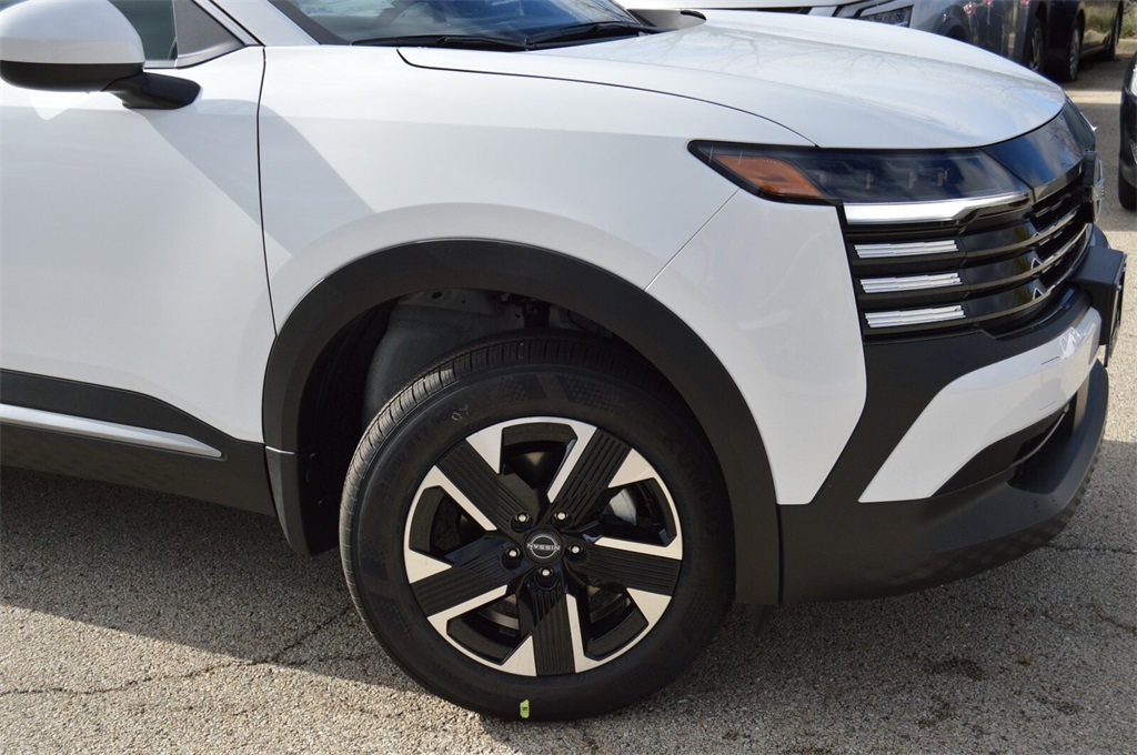 2025 Nissan Kicks SV photo 2