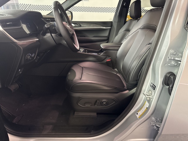 2025 Jeep Grand Cherokee Limited photo 10