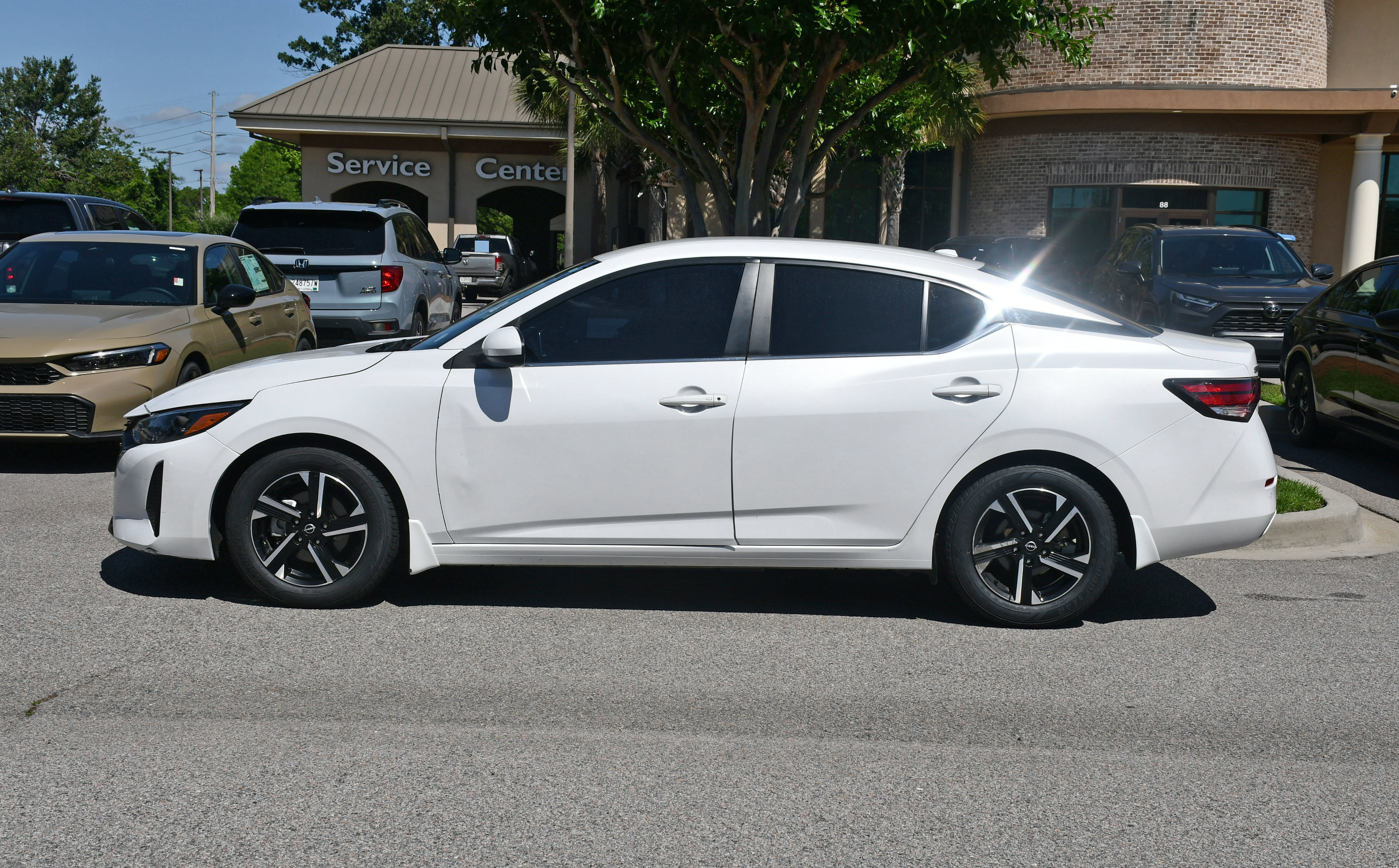 Used 2024 Nissan Sentra SV with VIN 3N1AB8CV7RY254041 for sale in Beaufort, SC