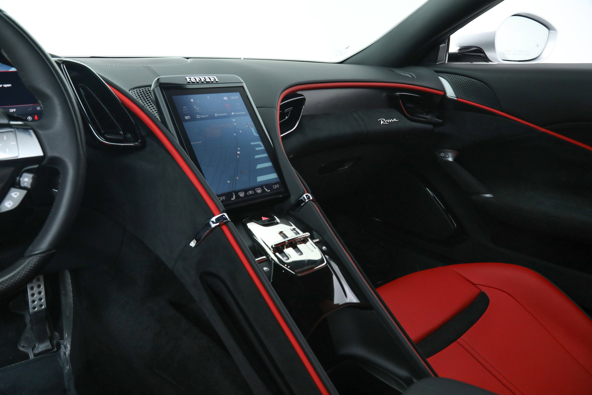 2021 Ferrari Roma photo 28