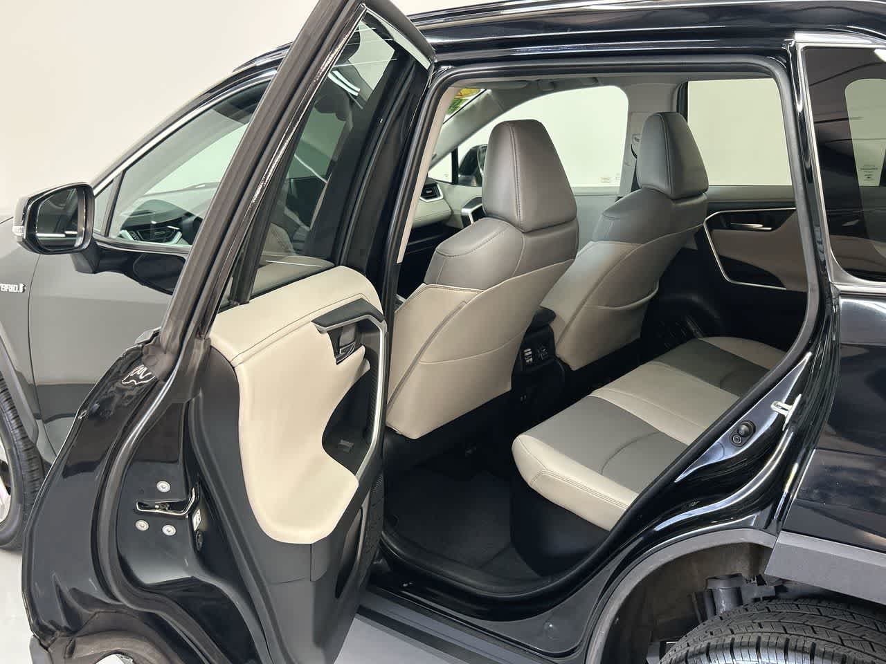 2020 Toyota RAV4 Hybrid Limited photo 17
