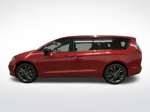 2026 Chrysler Pacifica photo 11