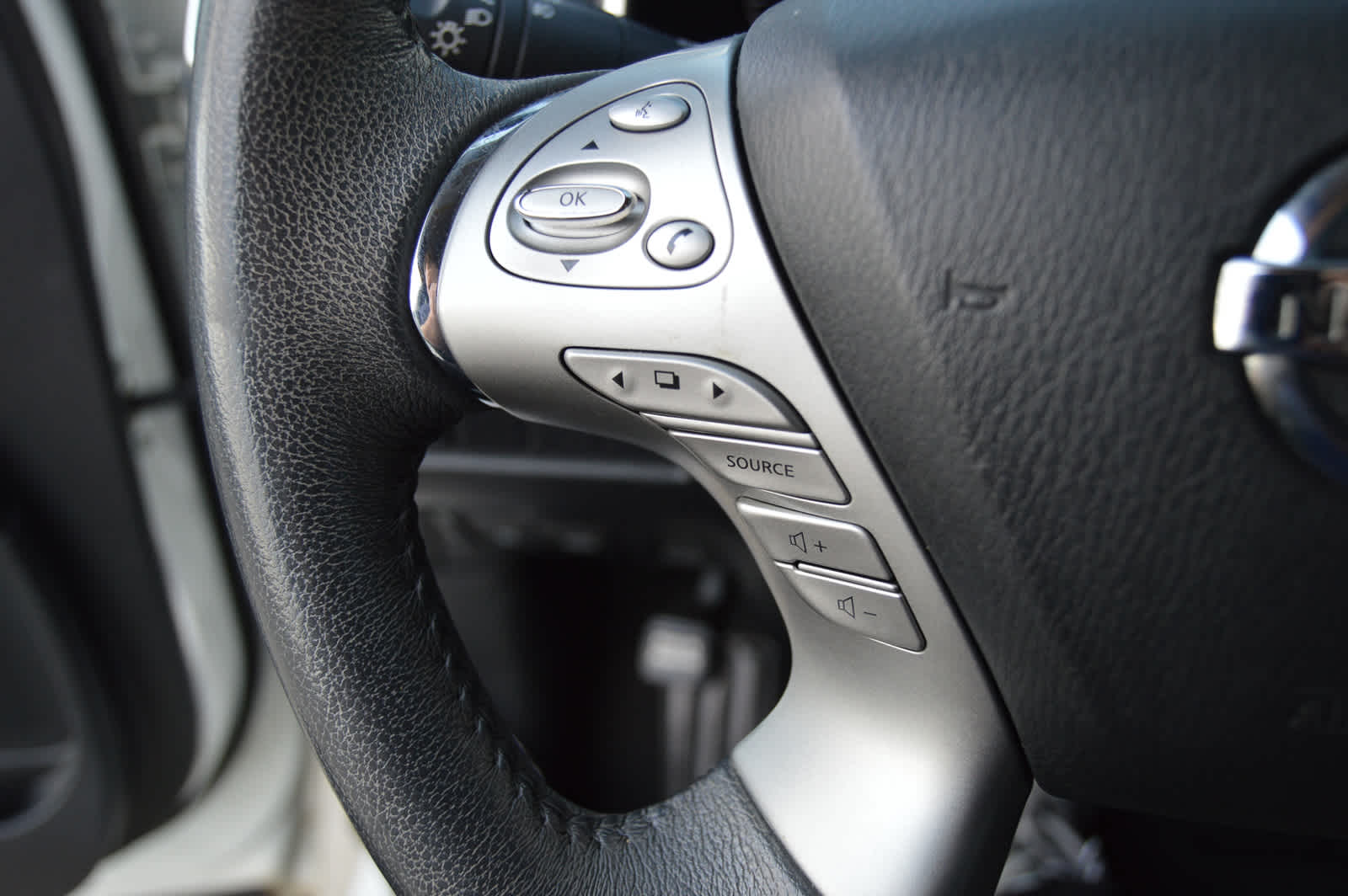 2017 Nissan Murano SV photo 17