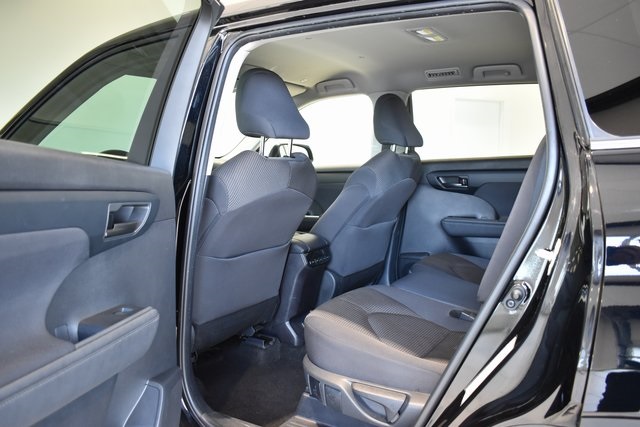 2024 Toyota Highlander LE photo 13