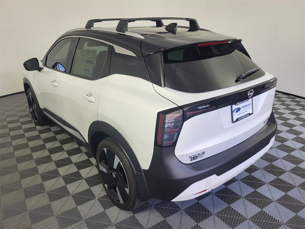 2025 Nissan Kicks SR photo 2