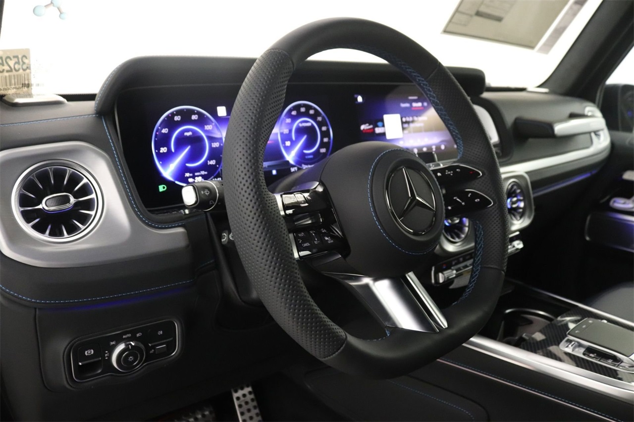 2025 Mercedes Benz G photo 4
