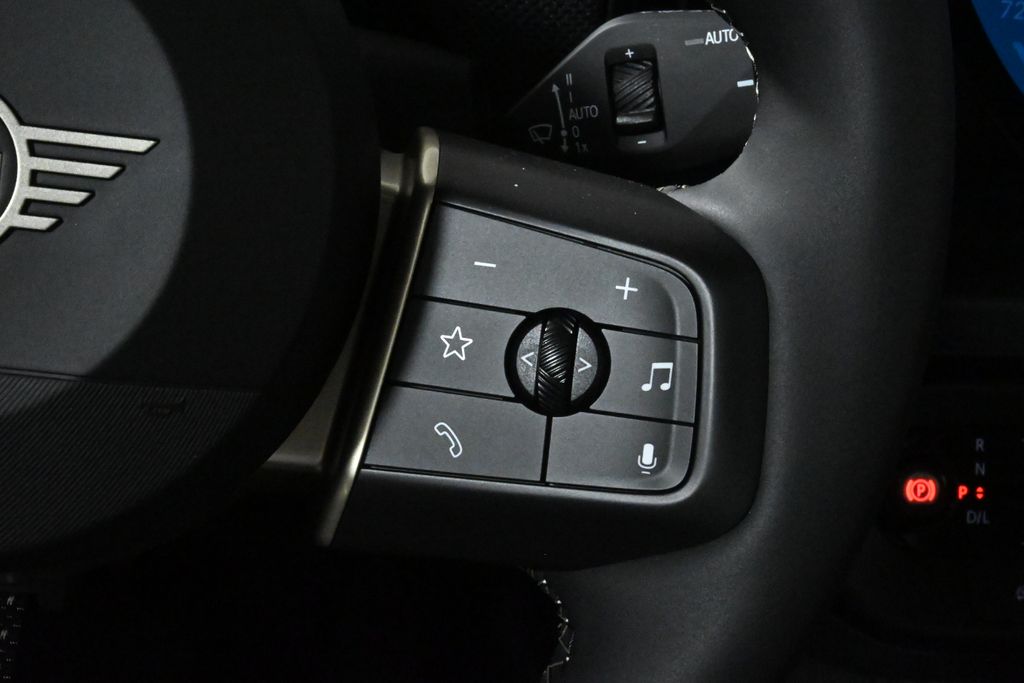 2025 Mini Cooper Hardtop 2 Door Signature photo 17