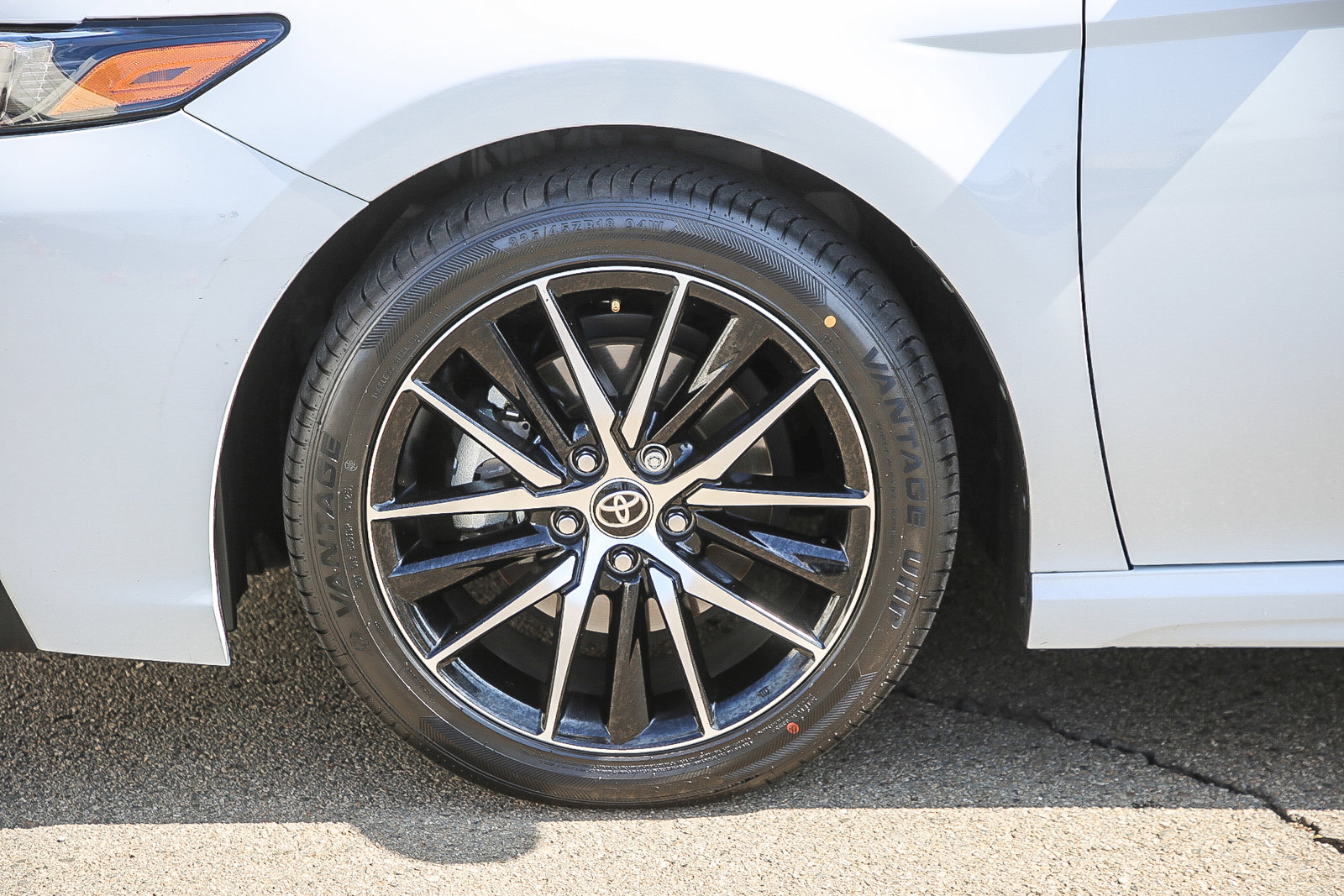 2024 Toyota Camry Hybrid SE photo 10
