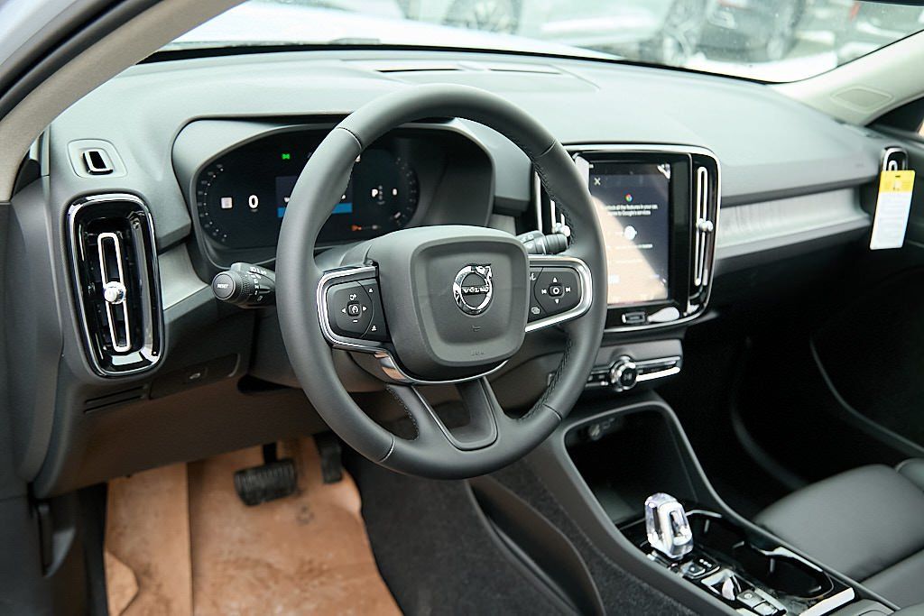2026 VOLVO XC40 - Image 12