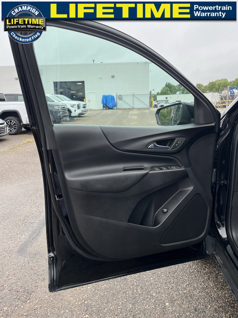 2023 Chevrolet Equinox LT photo 4