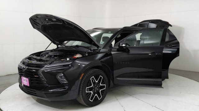 Used 2024 MOSAIC BLACK Chevrolet RS image 9