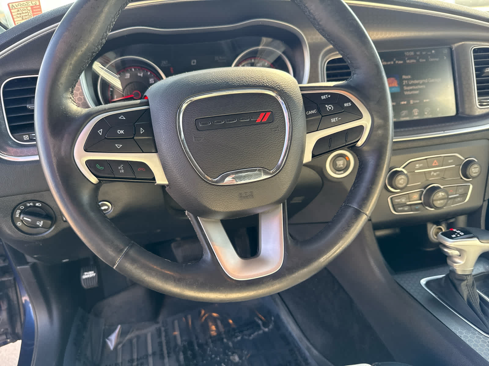 2016 Dodge Charger SXT photo 19