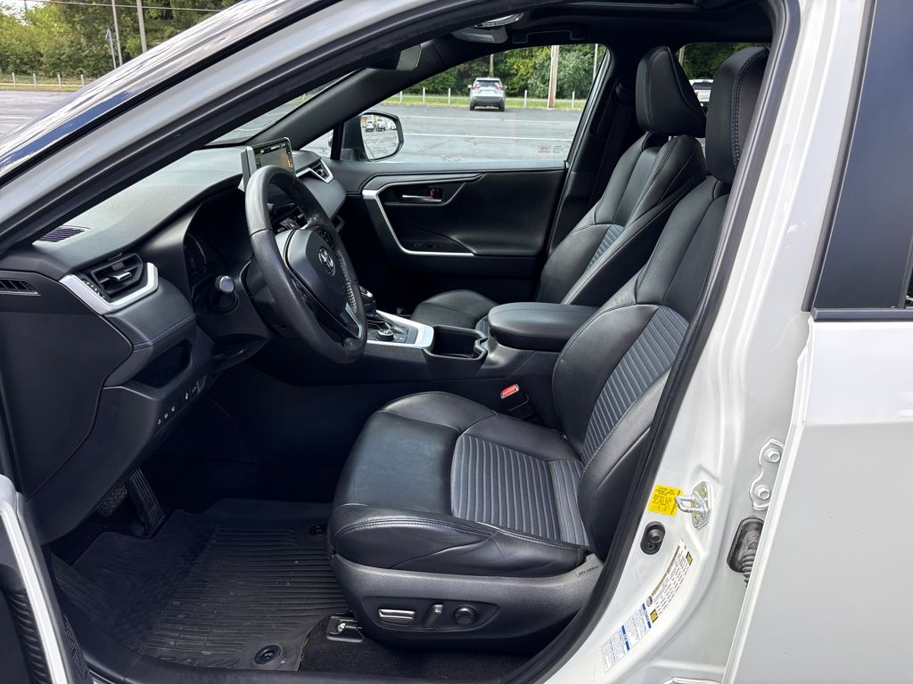 2022 Toyota RAV4 Hybrid XSE photo 9