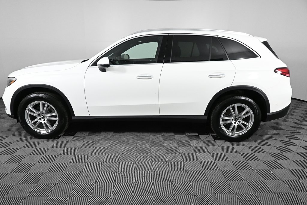2025 Mercedes Benz GLC 300 4MATIC photo 3
