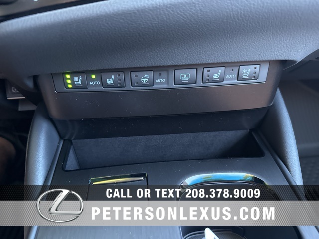 2025 Lexus ES 300h Luxury photo 13