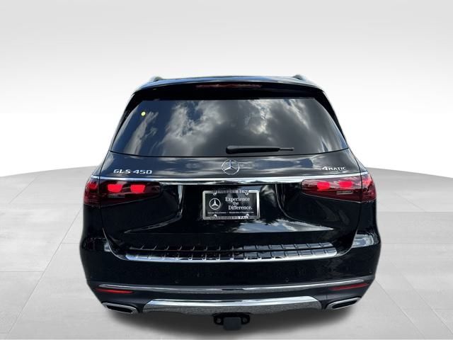 2025 Mercedes Benz GLS 450 4MATIC photo 3