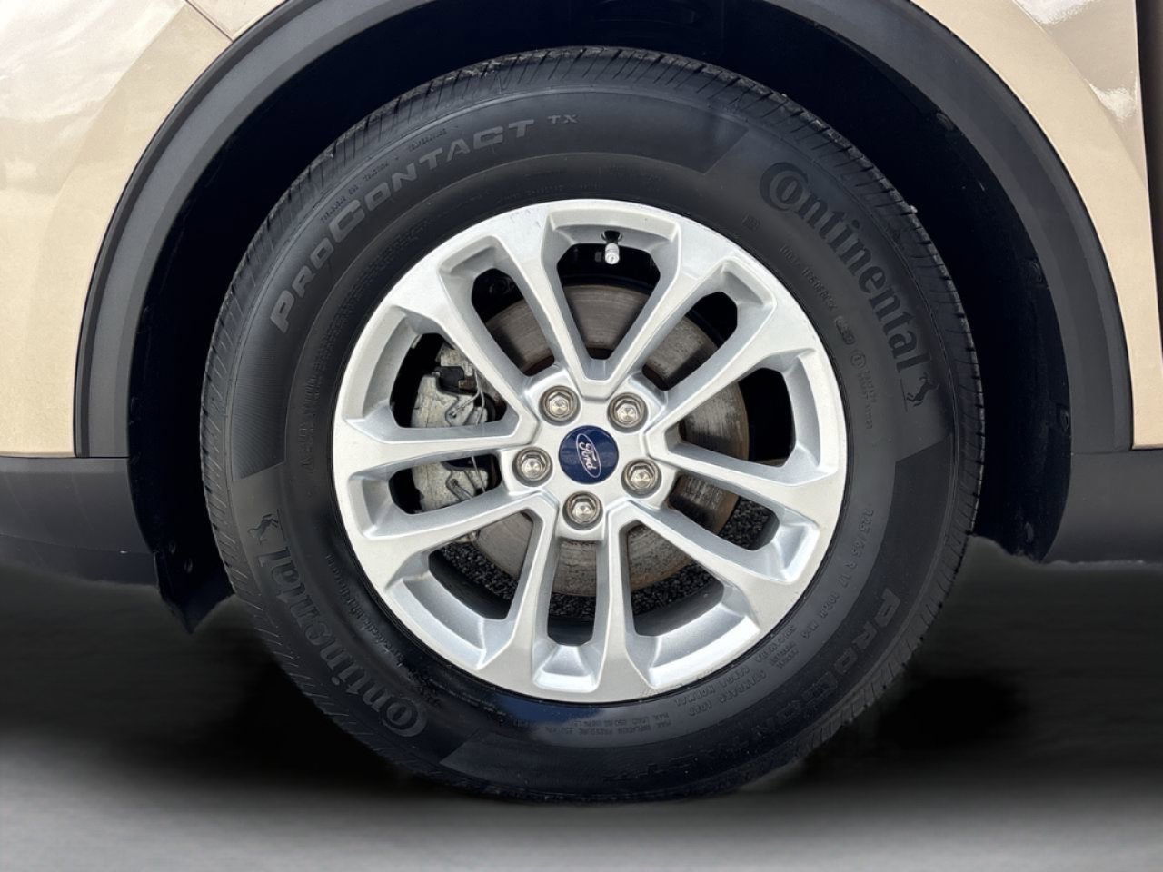 2020 Ford Escape SE Sport photo 32