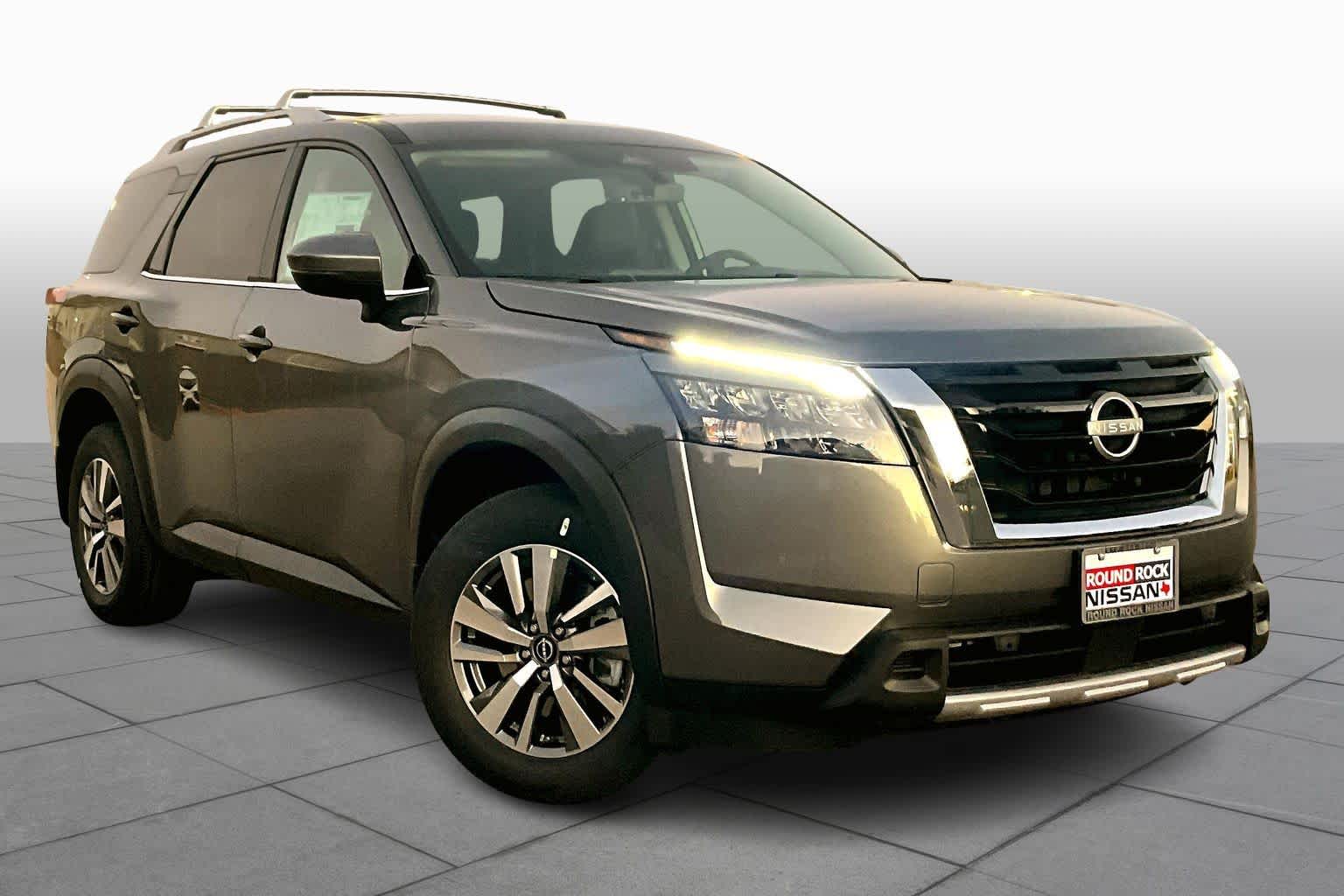 2025 Nissan Pathfinder SL photo 2