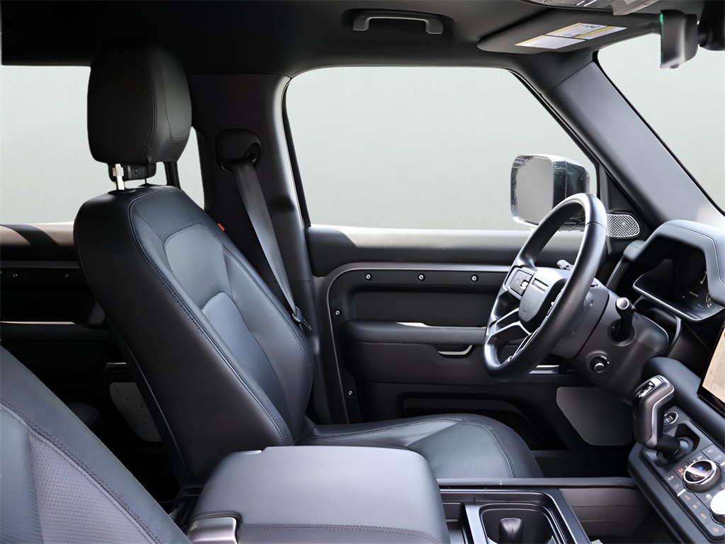 2024 Land Rover Defender 130 X-Dynamic SE photo 7