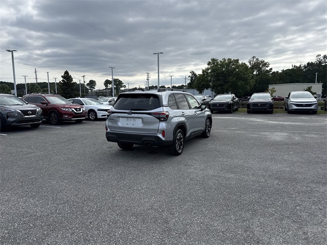 2025 Subaru Forester Premium photo 5