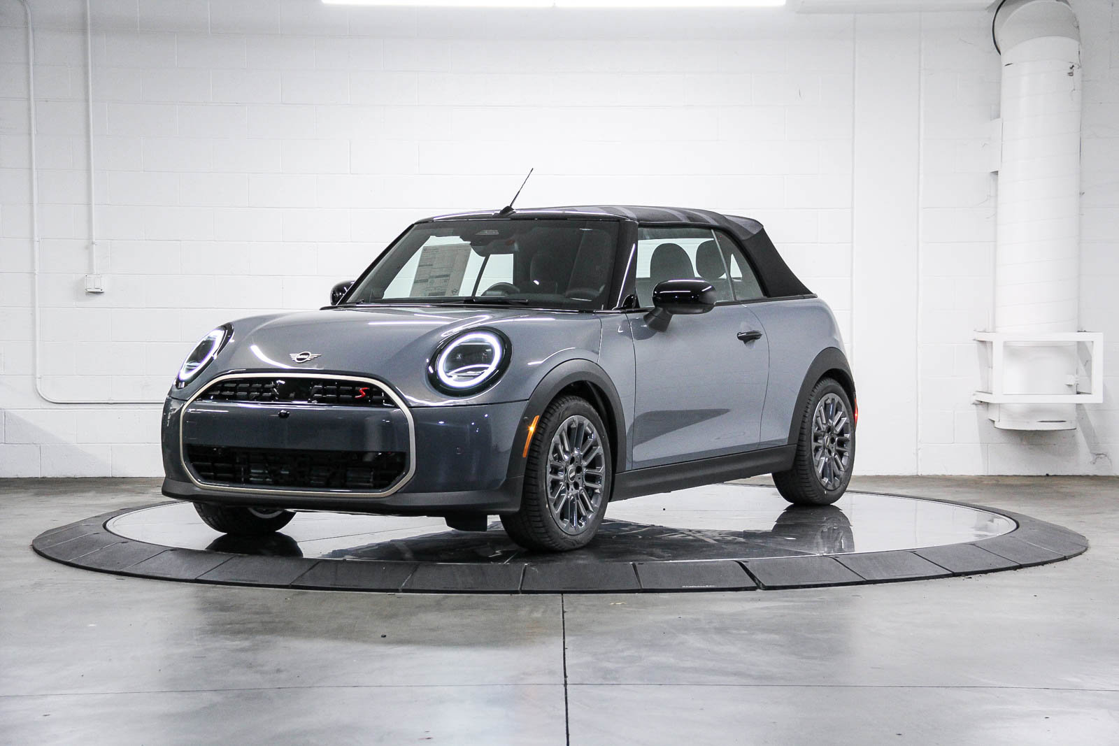 2026 Mini Cooper Convertible Iconic photo 2