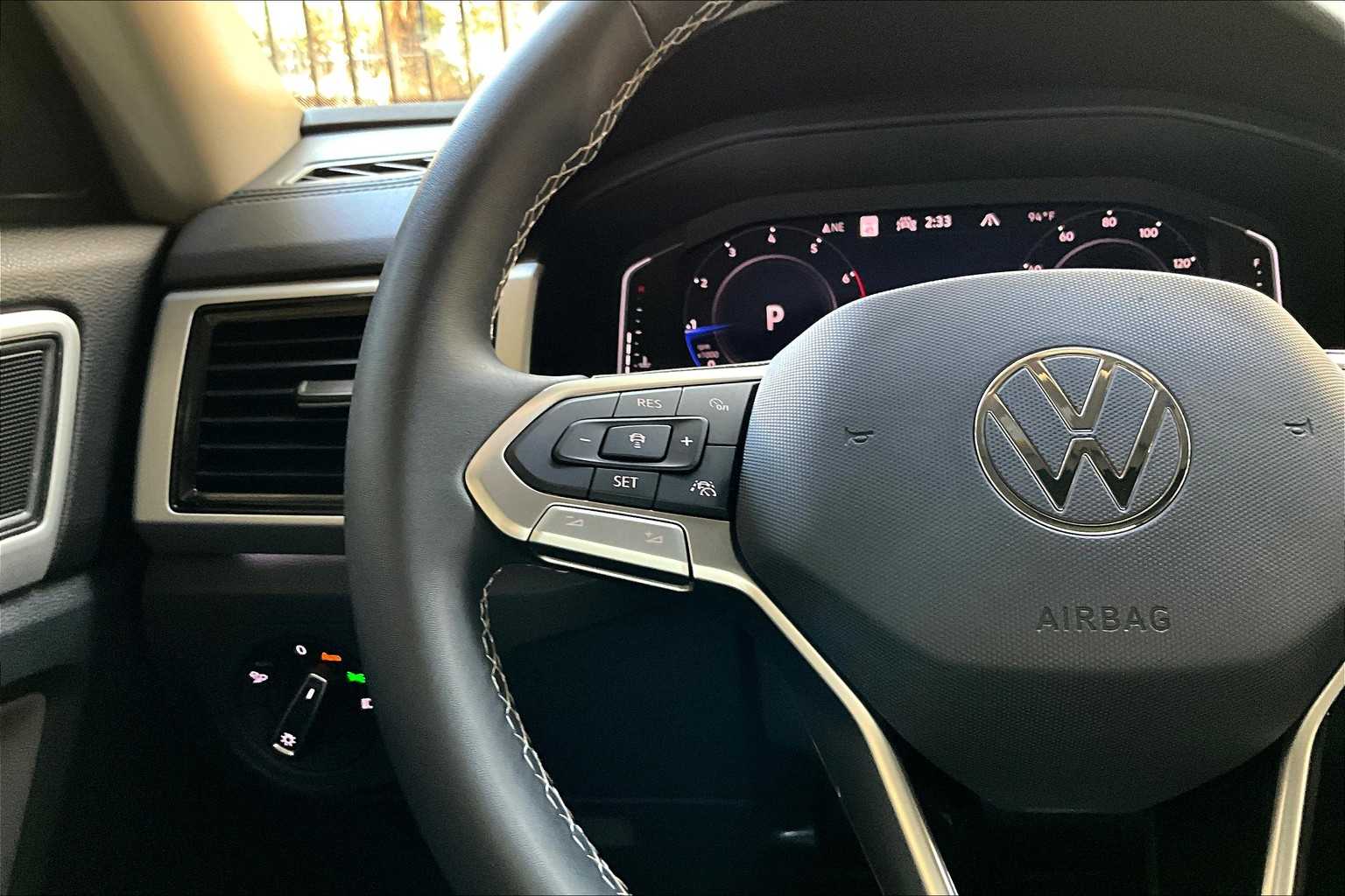 2023 Volkswagen Atlas V6 SEL photo 18