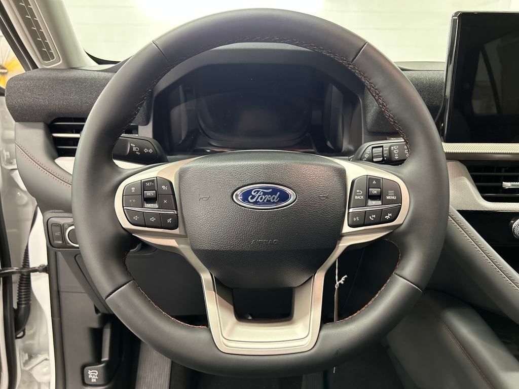 2025 Ford Explorer photo 14