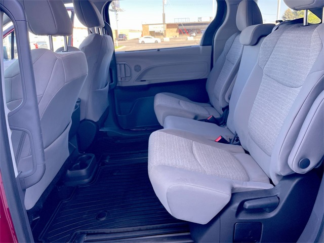 2024 Toyota Sienna LE photo 11
