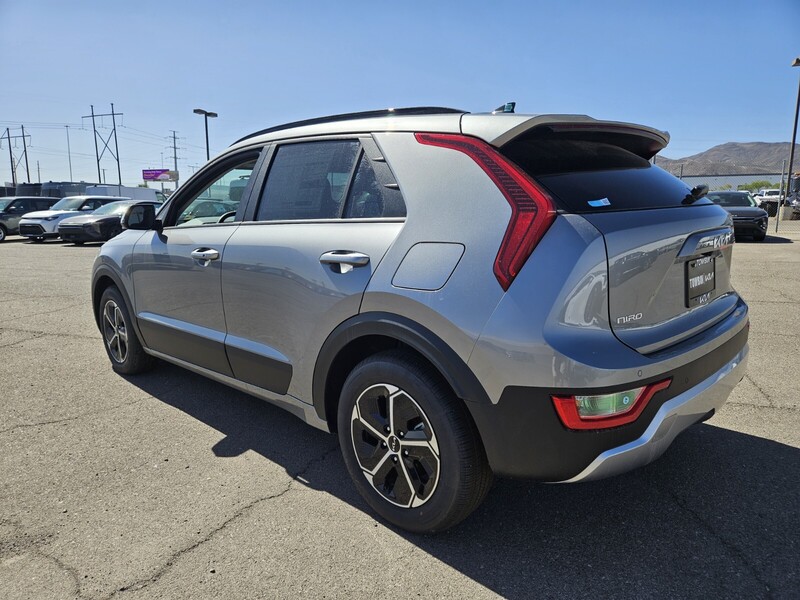 2025 Kia Niro EX photo 4