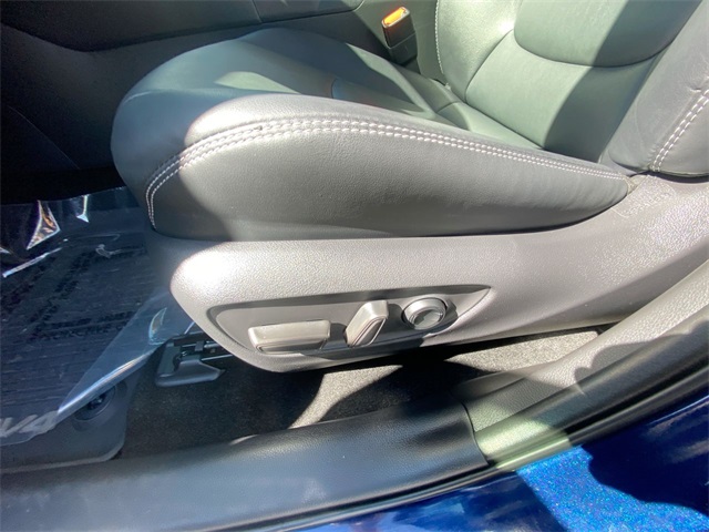 2023 Toyota RAV4 Hybrid XLE Premium photo 3