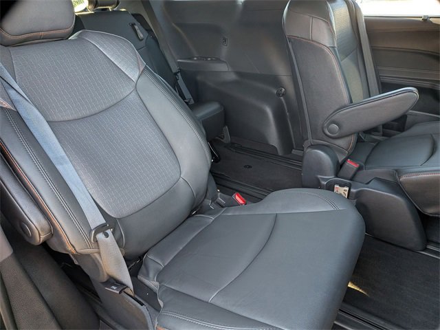 2022 Toyota Sienna XSE photo 32
